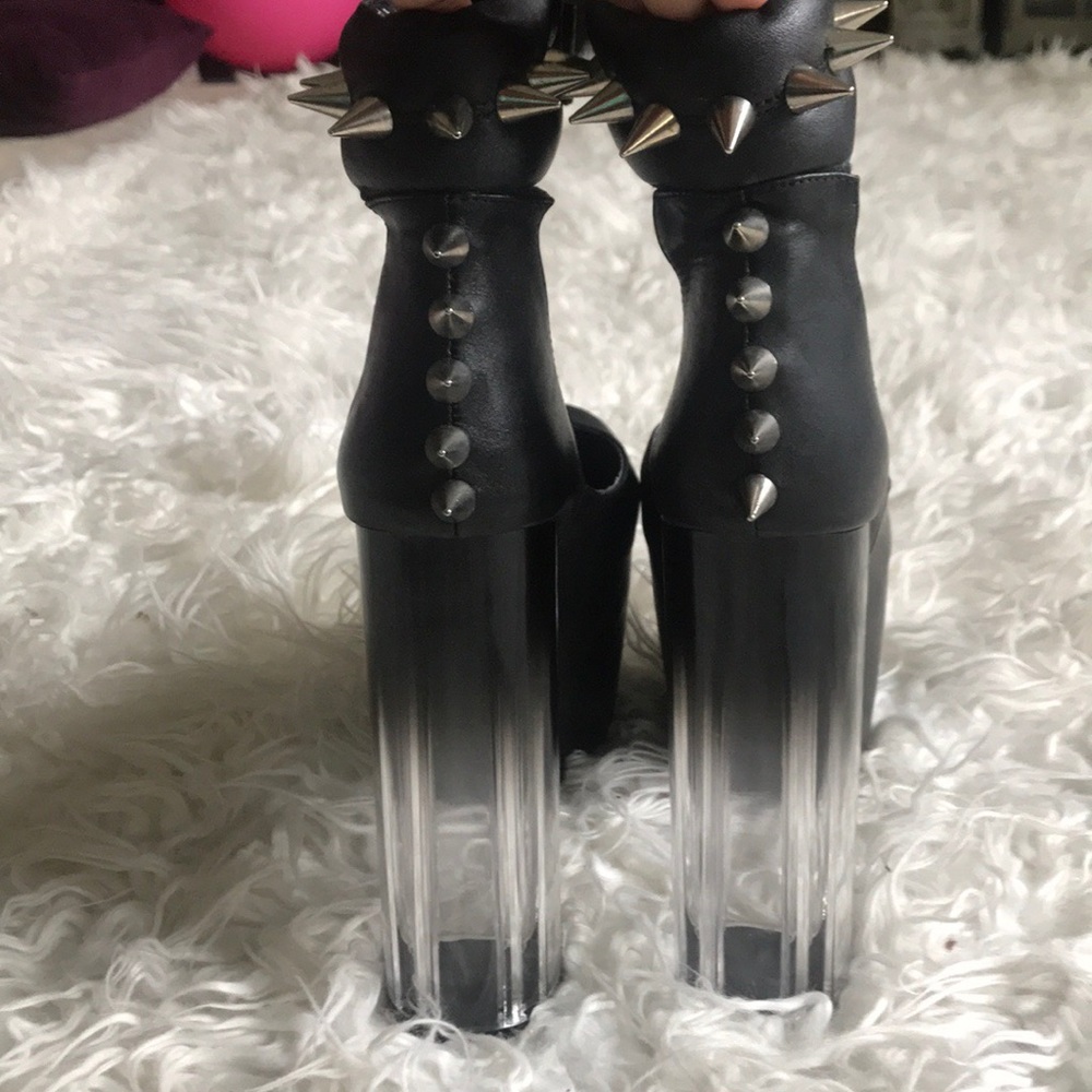 Black UNIF Mary Chains!
